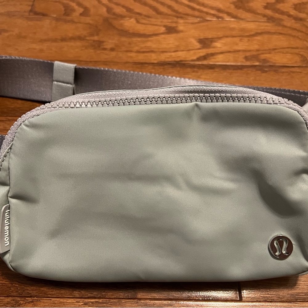 NEW!! Lululemon everywhere belt bag. Color: silver drop